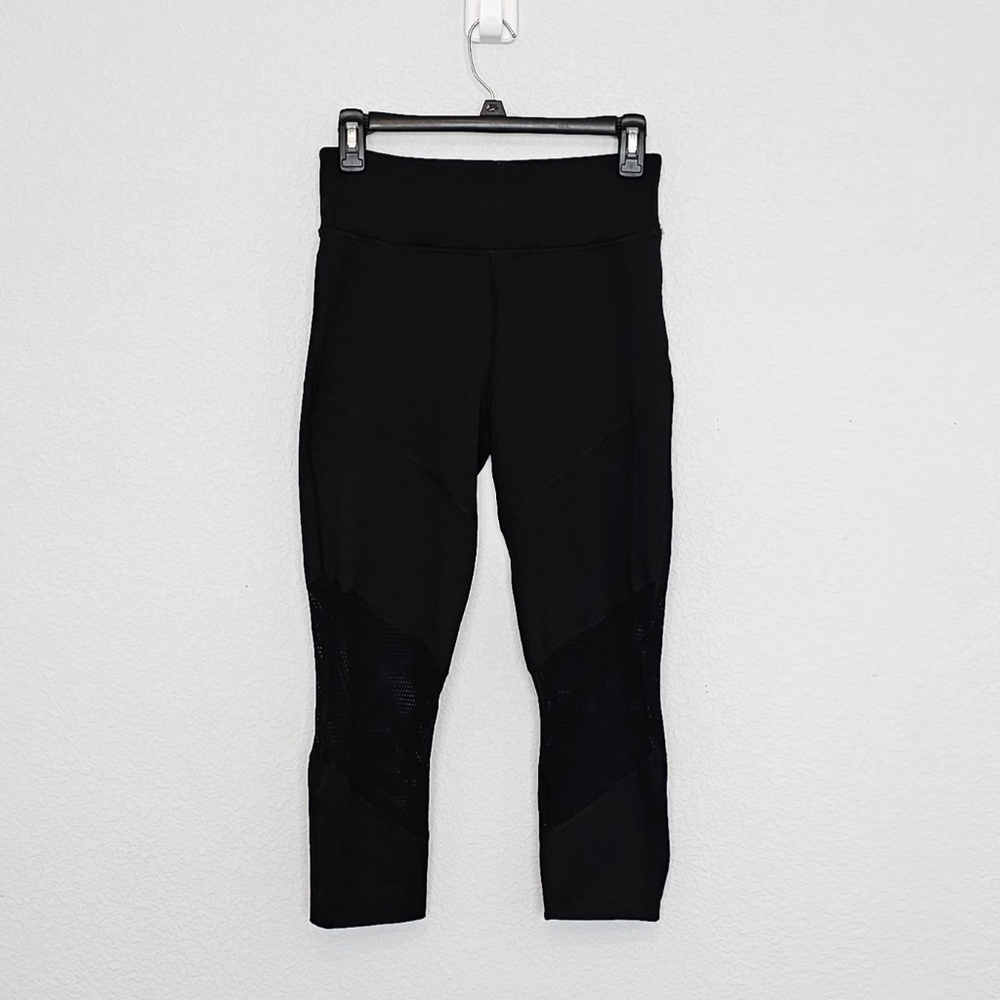 So Brand Yoga High Rise Capri Length Leggings with mesh inserts Size Medium